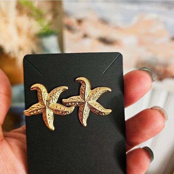 VTG Goldtone Starfish Trendy Boho Pierced Earrings. - Picture 1 of 13